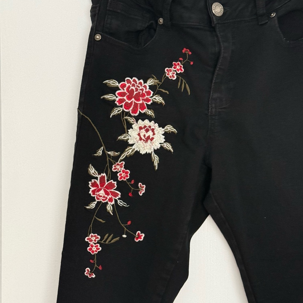 Black Floral Embroidered Women’s Jeans - Picture 3 of 6